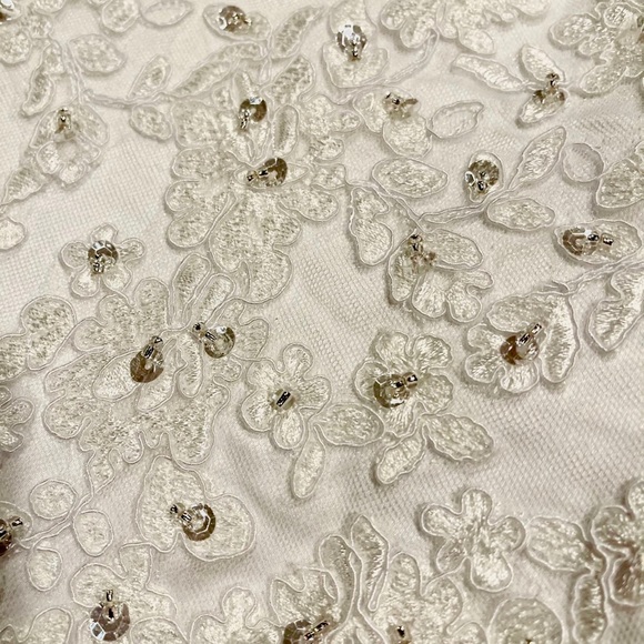 Beautiful wedding dress. size 14-18 - Picture 4 of 13